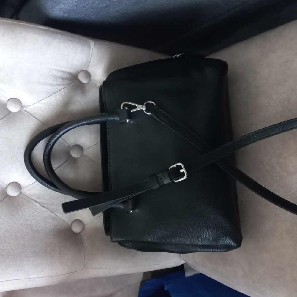 Guess - Black Satchel w/ Bow Charm - Picture 3 of 15
